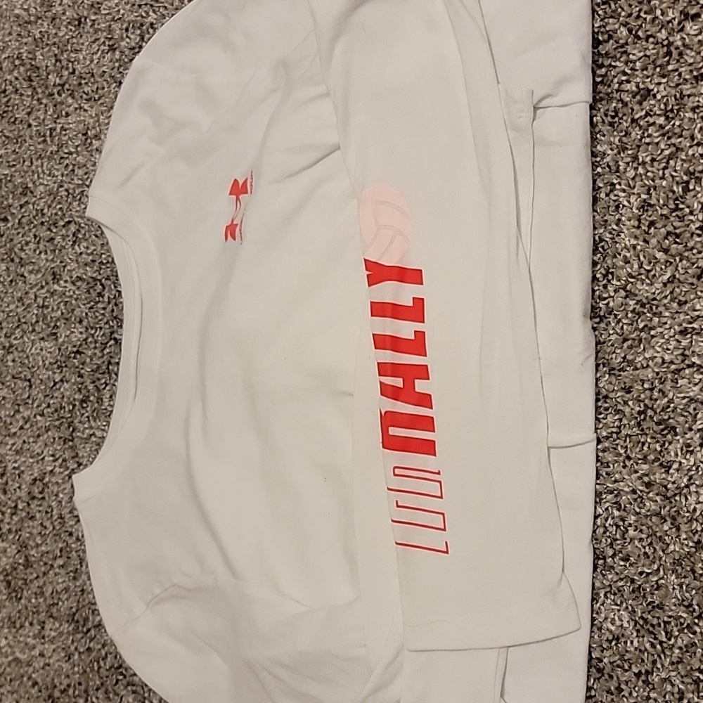 Wore one time under Armour long sleeve t shirt